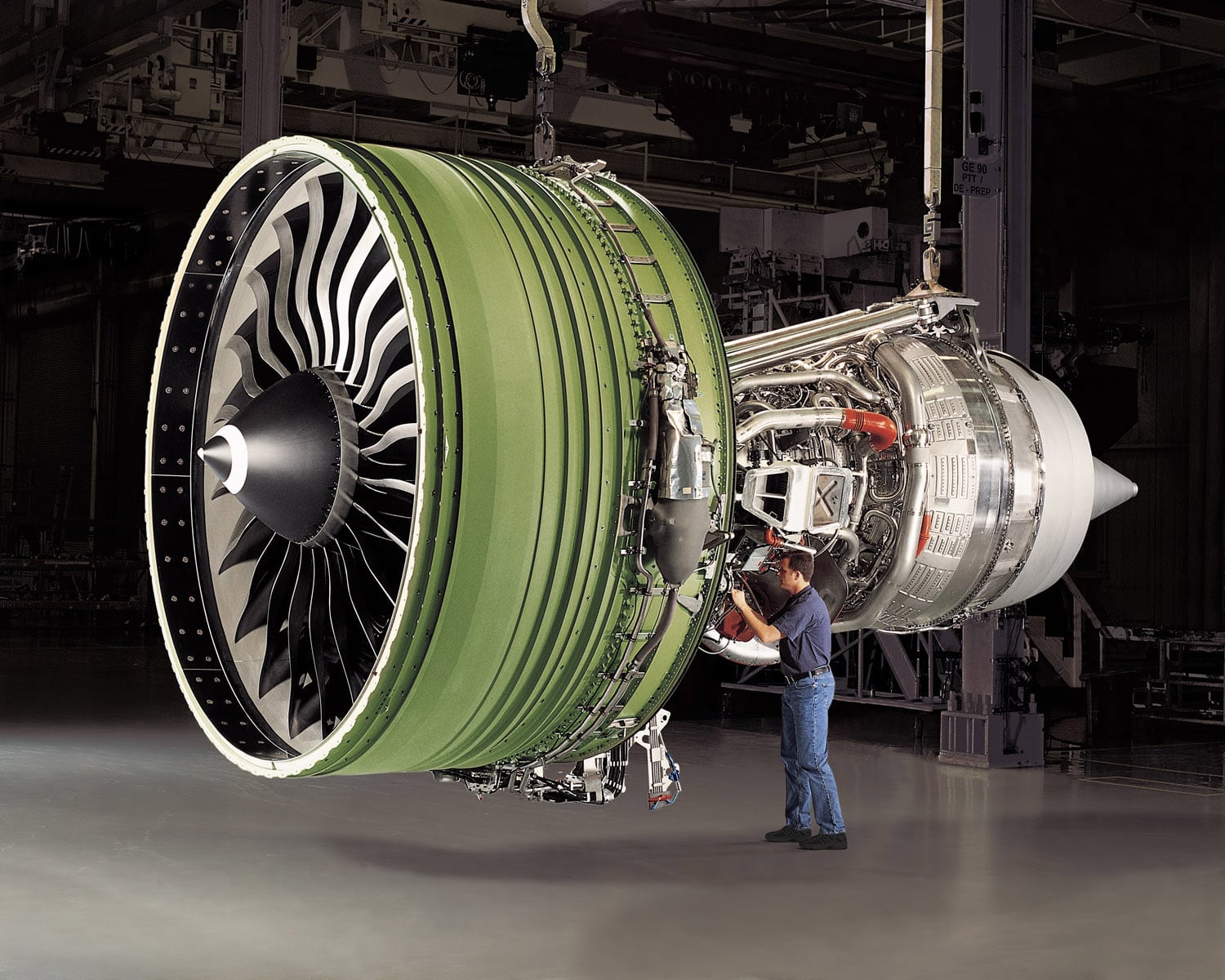 GE90-115B engine with person